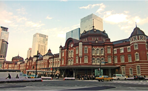 東京駅周辺の街並み